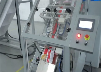 Limited space automatic packing amchine